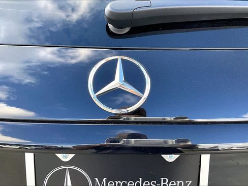 Used 2025 Mercedes-Benz GLC 300 image 9