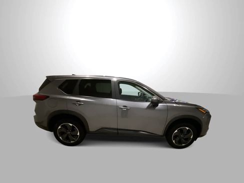 Used 2024 Nissan Rogue SV image 9