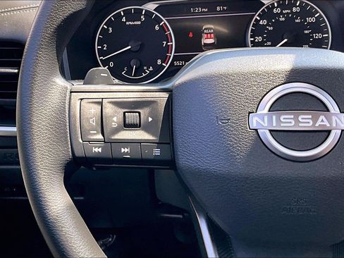 Used 2025 Nissan Rogue S AWD/4WD image 12