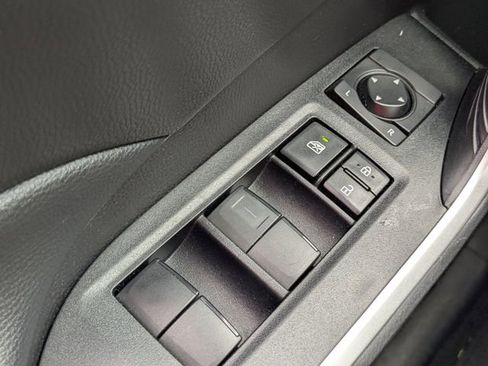 Used 2021 Toyota RAV4 LE image 21