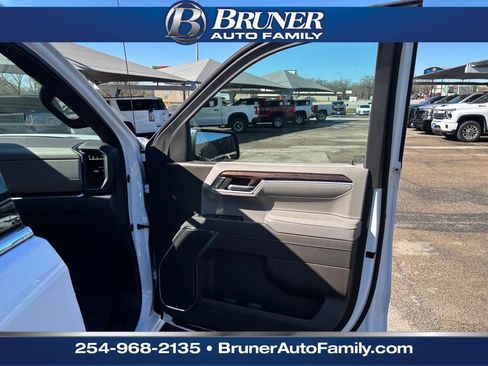 New 2026 GMC Sierra 1500 SLE image 15