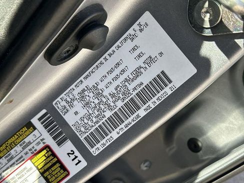 Used 2018 Toyota Tacoma TRD Sport w/ Technology Package image 32