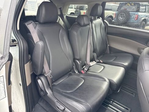 Used 2025 Kia Carnival image 33