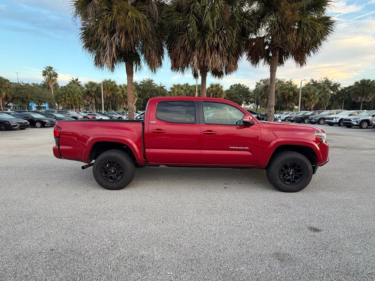Used 2022 Toyota Tacoma SR5 w/ Technology Package RWD image 4