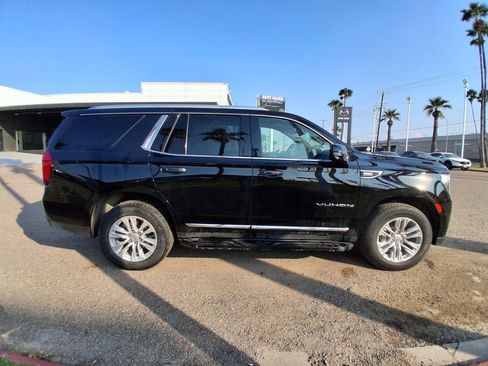 Used 2023 GMC Yukon SLT w/ SLT Luxury Package image 4