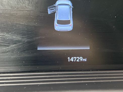 Used 2023 Hyundai Venue Limited FWD image 12