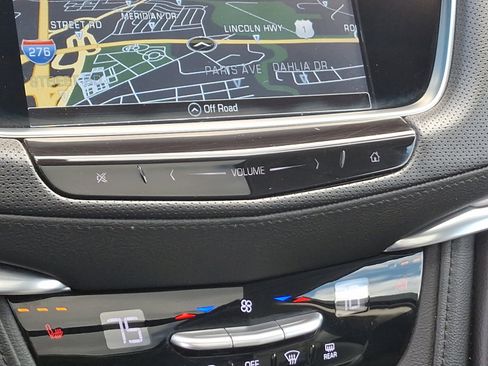 Used 2018 Cadillac XT5 Luxury w/ LPO, Wheel Lock Package image 17