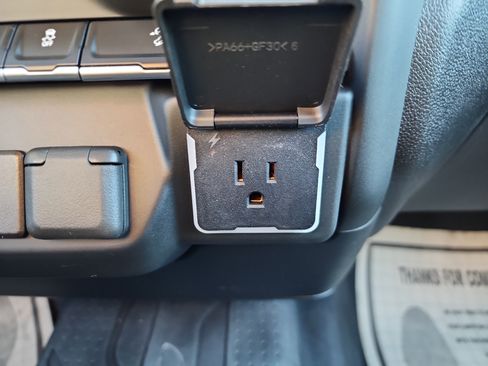 Used 2024 Chevrolet Silverado 2500 Custom w/ Custom Value Package image 15