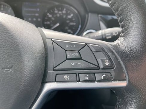 Used 2018 Nissan Rogue SV w/ Premium Package image 19