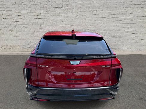 Used 2025 Cadillac Lyriq Luxury w/ LPO, Floor Liner Package AWD/4WD image 6