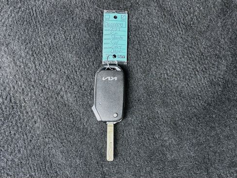 Used 2023 Kia Sorento LX FWD image 35