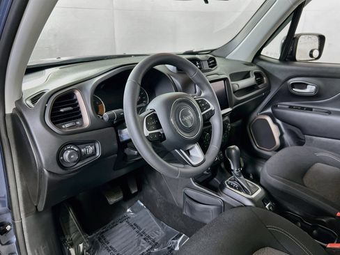 Used 2023 Jeep Renegade Latitude w/ Sun/Sound Group AWD/4WD image 9