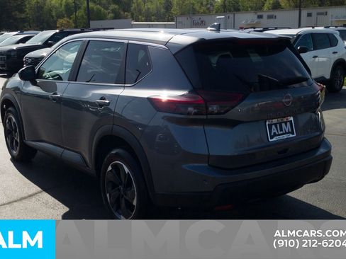 Used 2025 Nissan Rogue SV image 11