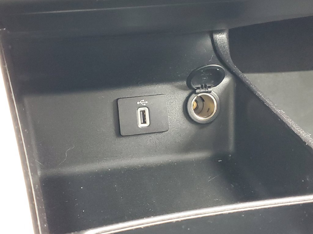 Used 2017 Ford Fusion SE w/ Equipment Group 602A FWD image 18