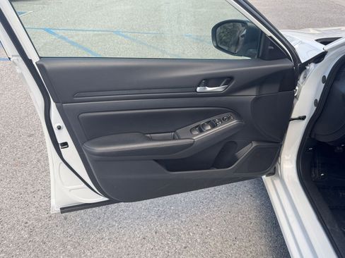 Used 2025 Nissan Altima 2.5 SV image 18