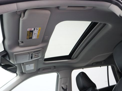 Used 2024 Toyota Highlander Limited image 26