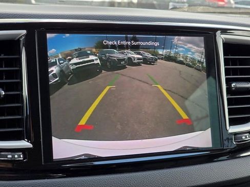 Used 2023 Chrysler Pacifica Touring-L FWD image 25