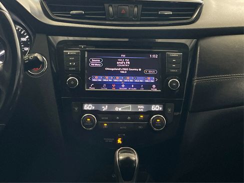 Used 2018 Nissan Rogue SL image 18