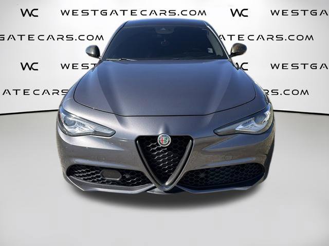 Used 2018 Alfa Romeo Giulia Ti Sport w/ Quick Order Package 22S Sport AWD/4WD image 2