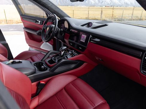 Used 2023 Porsche Cayenne Turbo GT image 35