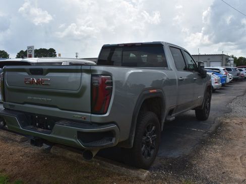 Used 2025 GMC Sierra 2500 AT4 w/ Technology Package AWD/4WD image 4