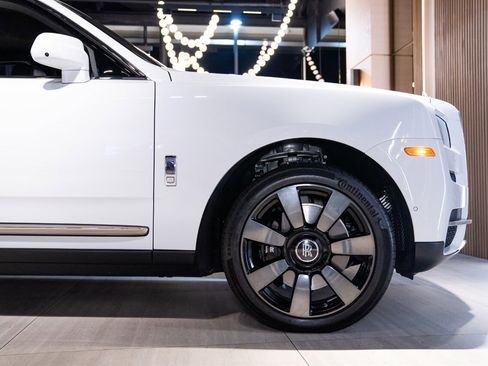 Used 2023 Rolls-Royce Cullinan image 28