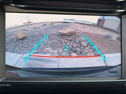 Used 2018 Toyota RAV4 SE image 29