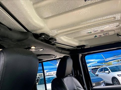 Used 2021 Jeep Wrangler Unlimited Sahara image 14