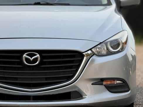 Used 2018 MAZDA MAZDA3 Touring FWD image 10