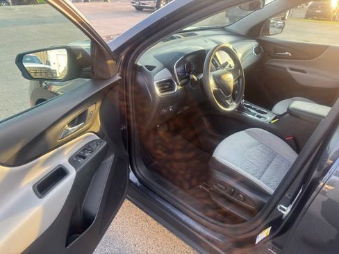 Used 2022 Chevrolet Equinox LS w/ LS Convenience Package AWD/4WD image 9