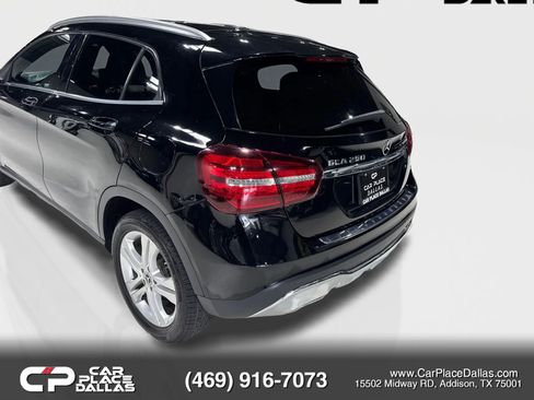 Used 2020 Mercedes-Benz GLA 250 4MATIC w/ Premium Package image 12