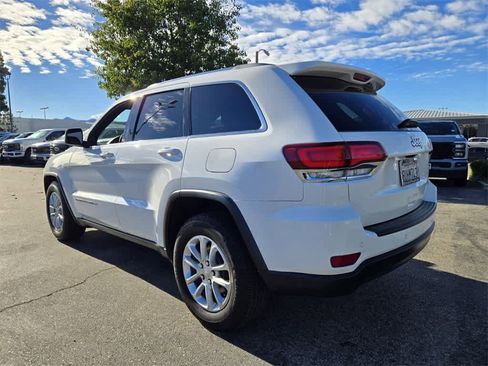 Used 2021 Jeep Grand Cherokee Laredo X image 3