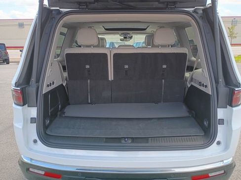 Used 2024 Jeep Wagoneer 4WD w/ Premium Group I image 22