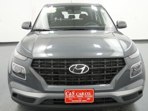 Used 2026 Hyundai Venue SE FWD image 2
