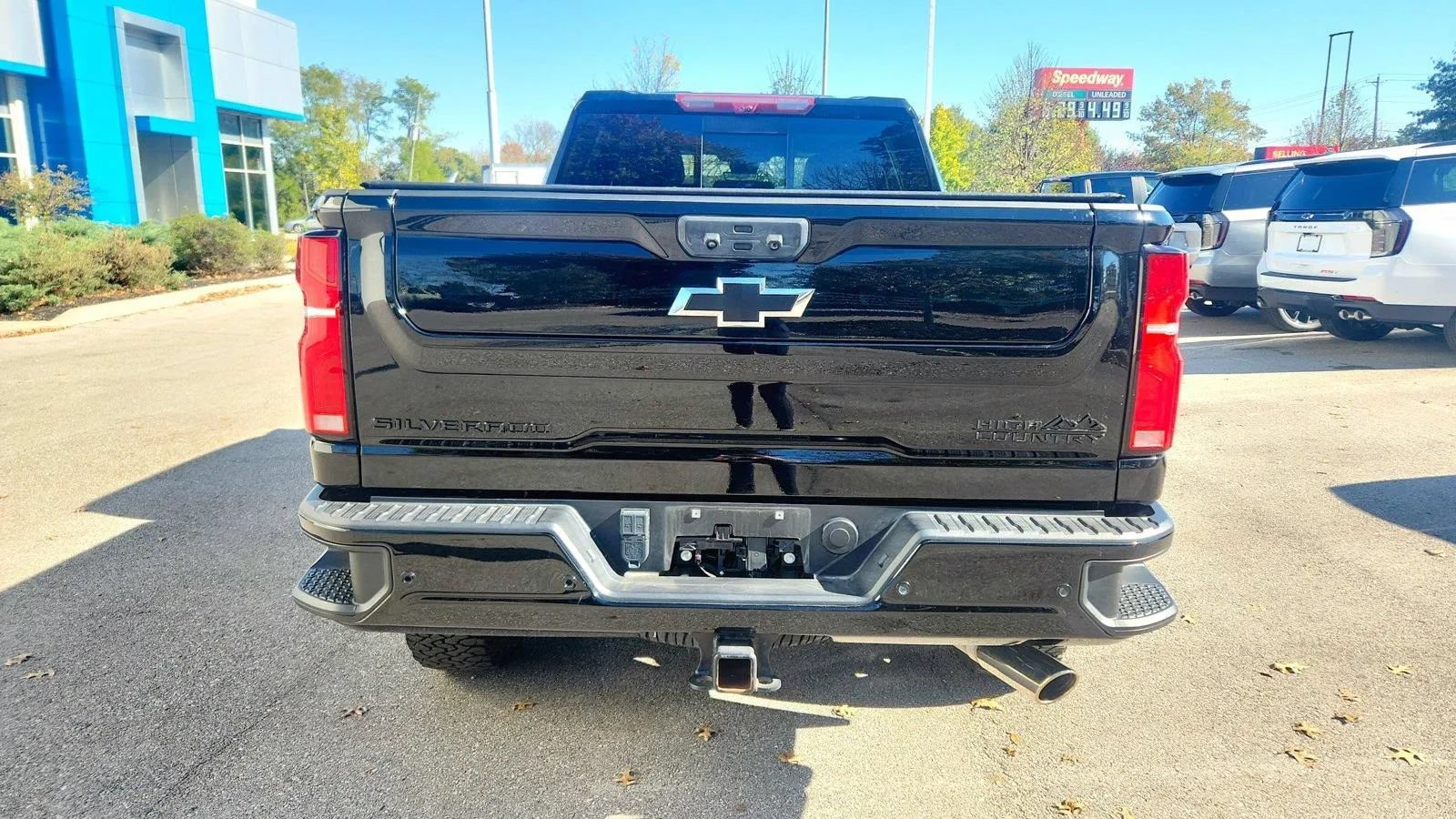 Used 2024 Chevrolet Silverado 2500 High Country w/ High Country Premium Package AWD/4WD image 3