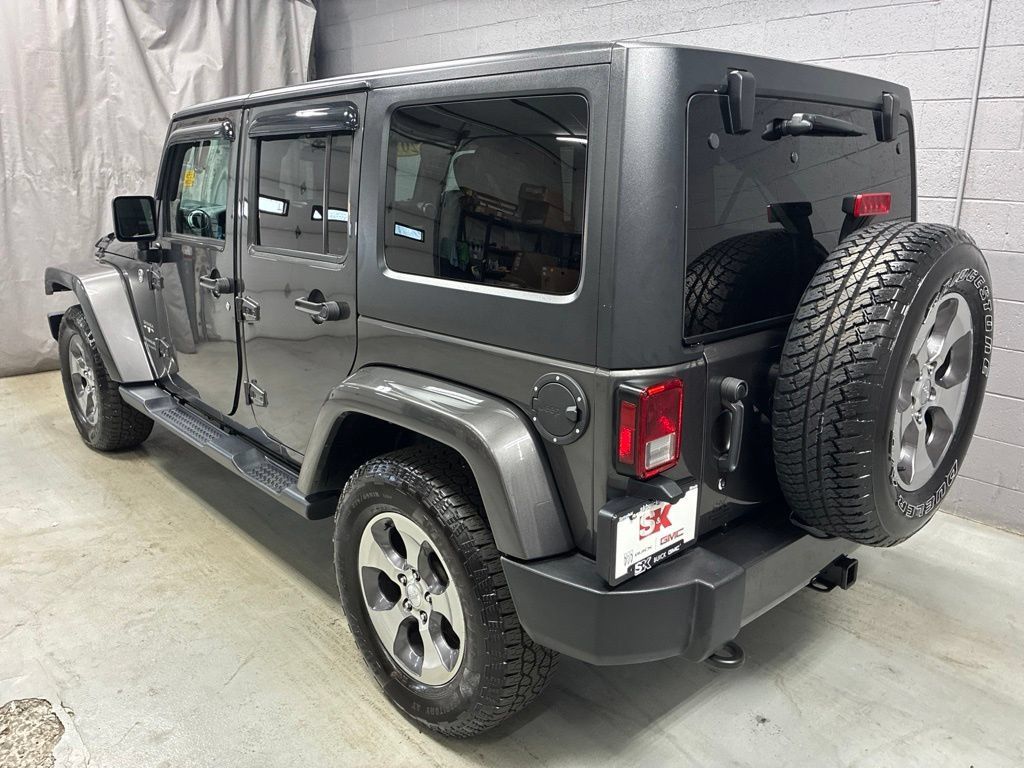 Used 2018 Jeep Wrangler Unlimited Sahara w/ Connectivity Group AWD/4WD image 26