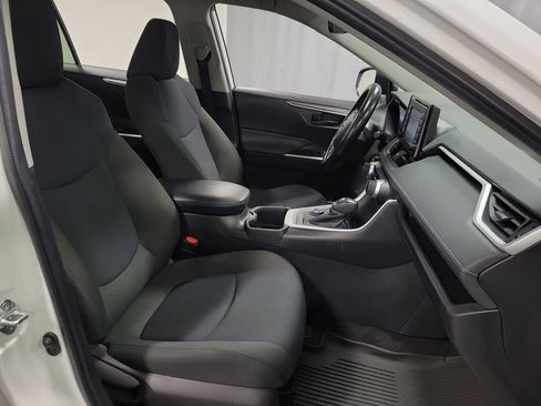 Used 2022 Toyota RAV4 LE AWD/4WD image 25