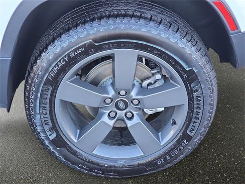 Used 2025 Land Rover Defender 90 S image 31