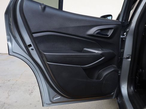Used 2024 Chevrolet Trax LT FWD image 19