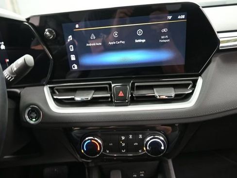 Used 2024 Chevrolet TrailBlazer LT w/ LT Cold Weather Package FWD image 10