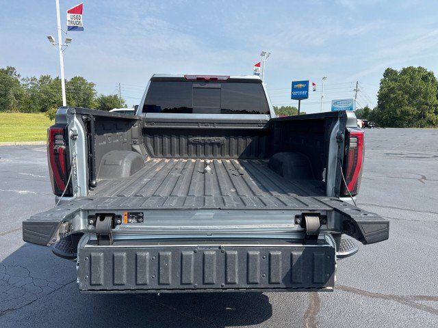 Used 2024 GMC Sierra 2500 AT4 w/ AT4 Preferred Package AWD/4WD image 5