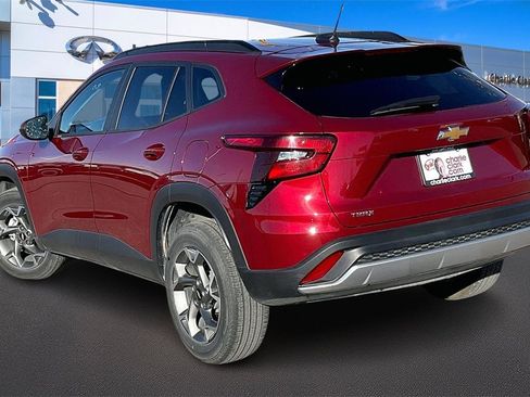 Used 2025 Chevrolet Trax LT image 12