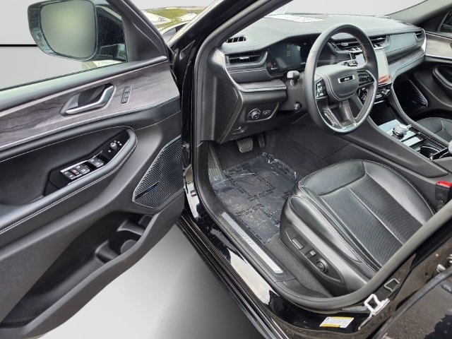 Used 2022 Jeep Grand Cherokee Overland AWD/4WD image 18