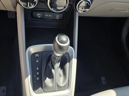 Used 2025 Hyundai Venue SEL FWD image 31