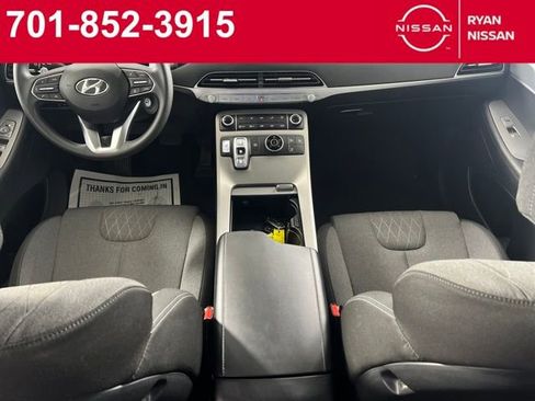 Used 2022 Hyundai Palisade SE image 2