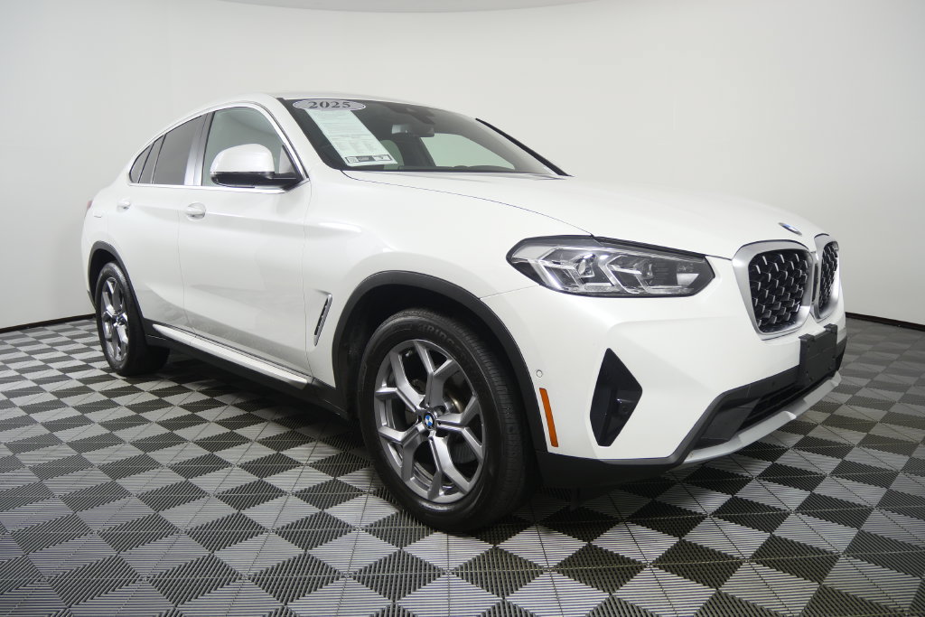 Certified 2025 BMW X4 xDrive30i w/ Premium Package AWD/4WD image 2