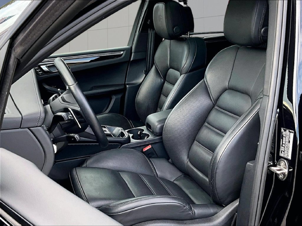 Certified 2026 Porsche Macan S AWD/4WD image 5