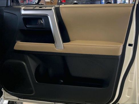 Used 2013 Toyota 4Runner SR5 image 21