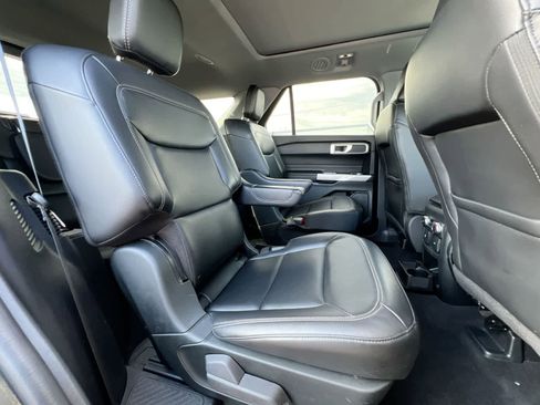 Used 2022 Ford Explorer XLT w/ Equipment Group 202A image 20