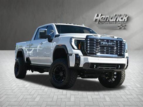 Used 2024 GMC Sierra 2500 Denali Ultimate AWD/4WD image 2